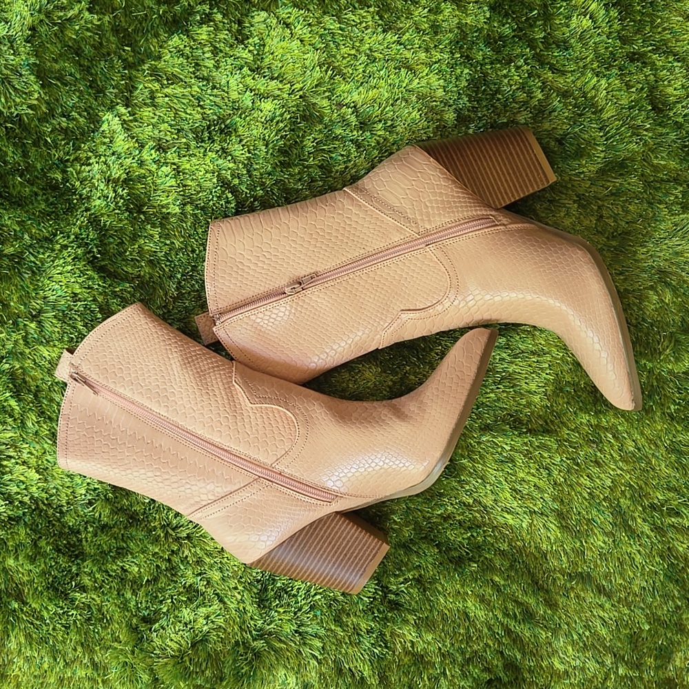 Women's Pink Western Ankle Boots - Picture 3 of 7